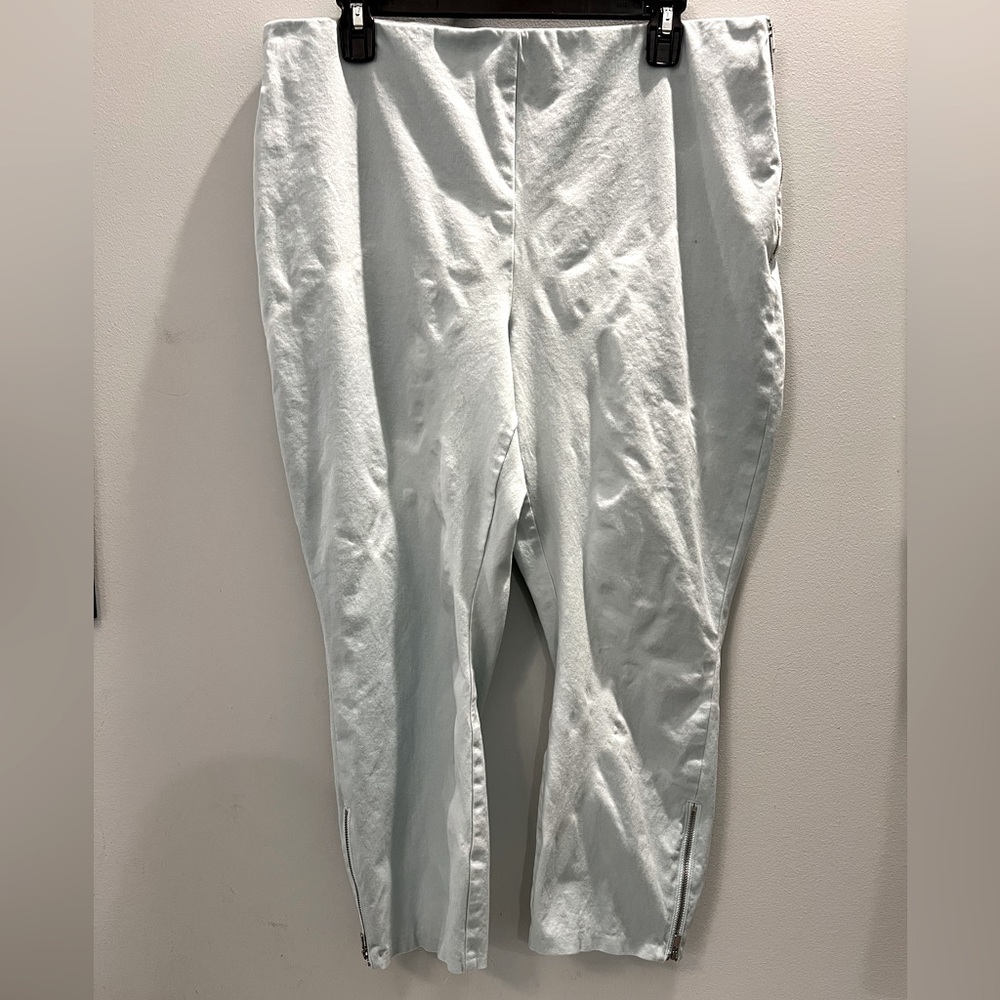 White House Black Market skinny crop pants. Size 16 short
